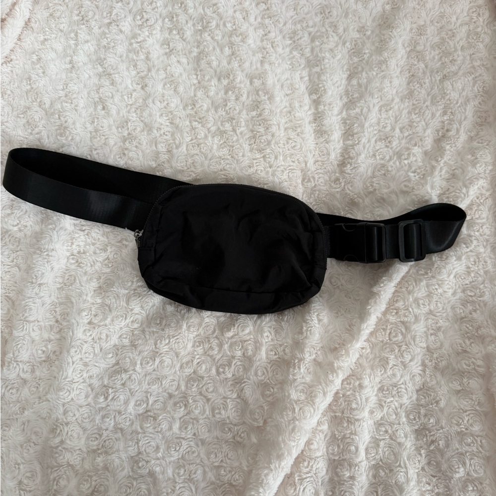 NWOT Black Belt Bag